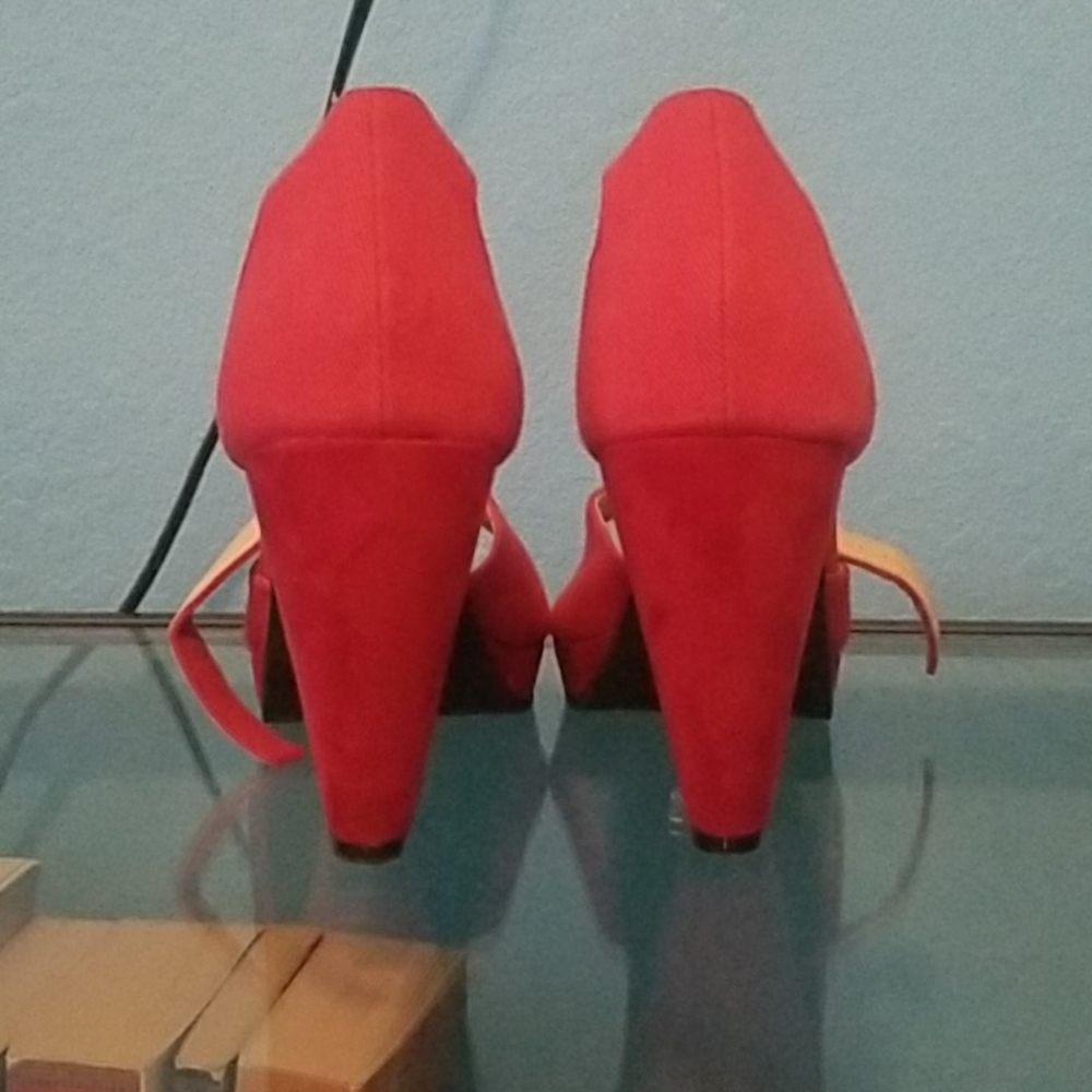 Stunning Red Strapped Heels - Picture 4 of 4